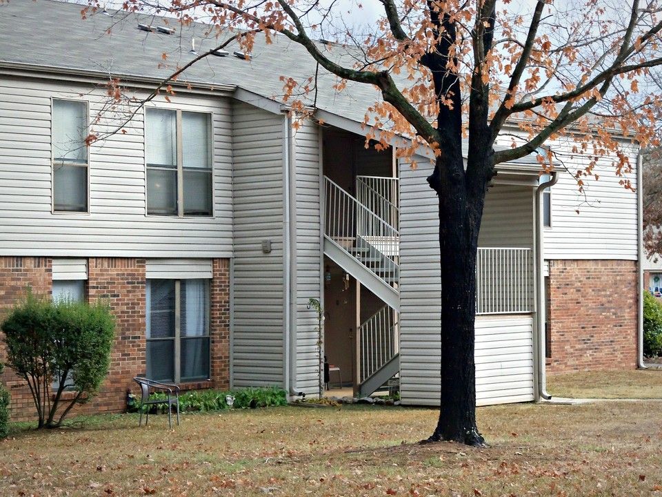 Mars Hill Manor in Florence, AL - Building Photo