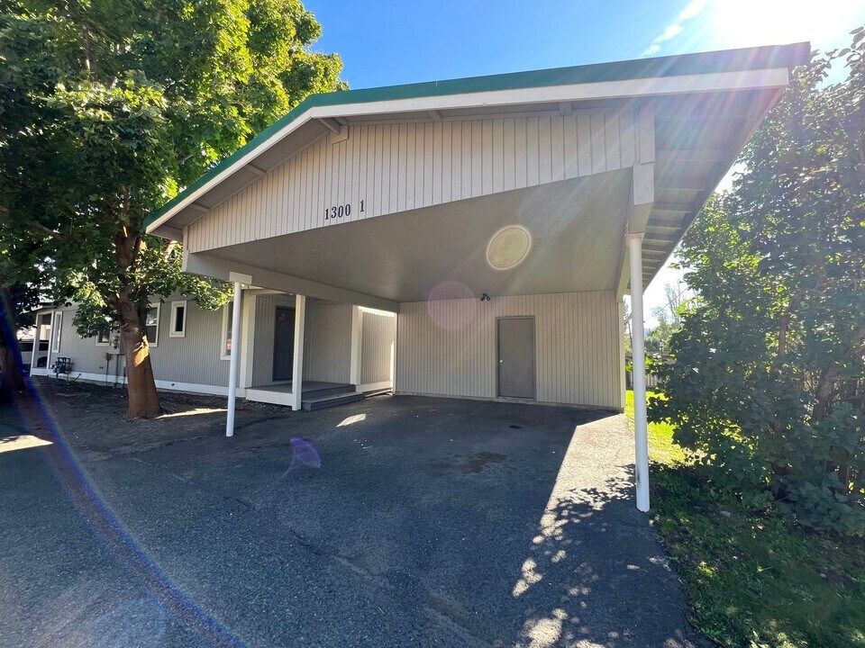 1300 N Brooklane St in Ellensburg, WA - Building Photo