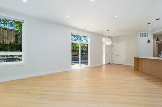 3947 W Dakin St in Chicago, IL - Building Photo - Building Photo