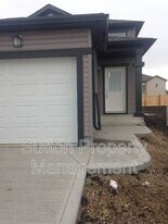 9806-9889 StUnit BKey 149 in Grande Prairie, AB - Building Photo