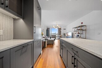2 Shore Ln in Jersey City, NJ - Building Photo - Building Photo