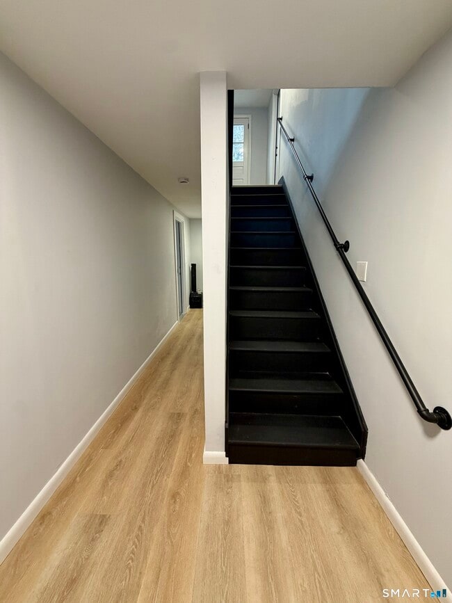 164 Sycamore St in Bristol, CT - Foto de edificio - Building Photo