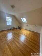 5 Clyde St, Unit 1 in Somerville, MA - Foto de edificio - Building Photo