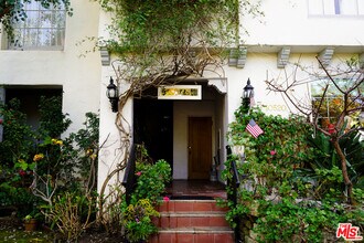 10520 Eastborne Ave in Los Angeles, CA - Building Photo - Building Photo