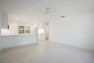 705 New York St in West Palm Beach, FL - Foto de edificio - Building Photo