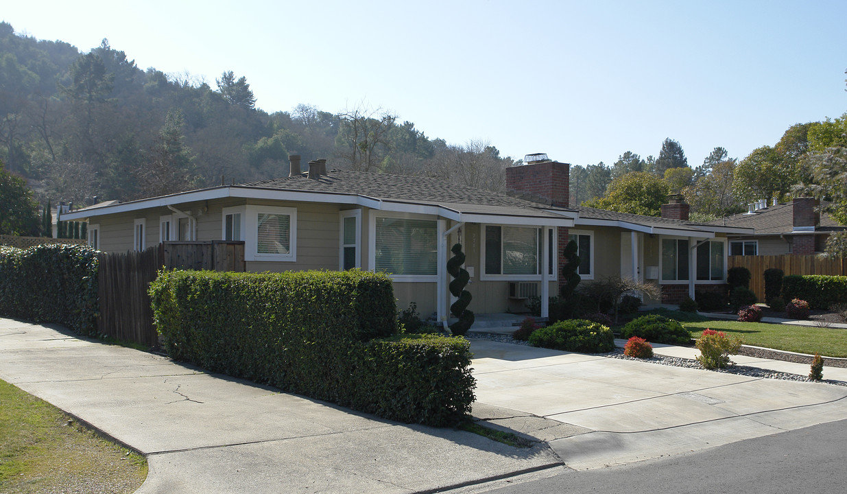 3701 Mosswood Dr in Lafayette, CA - Building Photo