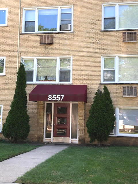8557 Niles Center Rd in Skokie, IL - Building Photo