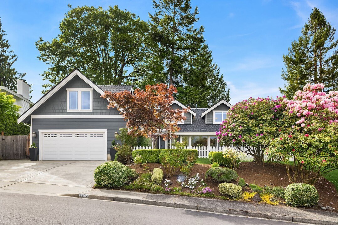 1407 177th Ave NE in Bellevue, WA - Building Photo