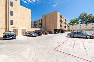The Benezra Family Limited Partnership 2 LP in Reseda, CA - Foto de edificio - Building Photo
