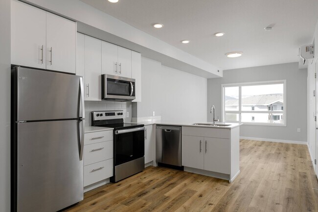 2165 Benvoulin Ct in Kelowna, BC - Building Photo - Building Photo