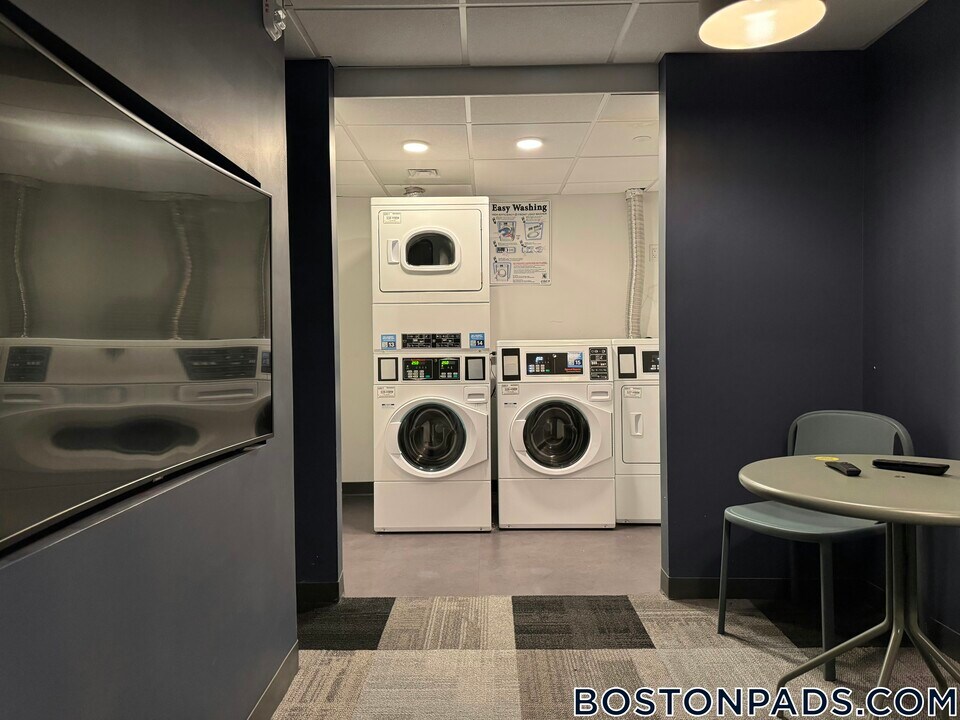 100 Hemenway St in Boston, MA - Building Photo