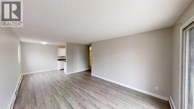 10028-10105 105 Ave in Grande Prairie, AB - Building Photo - Building Photo