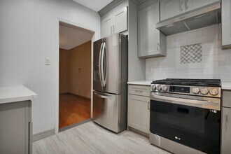 22 Chapel Pl in Great Neck, NY - Building Photo - Building Photo