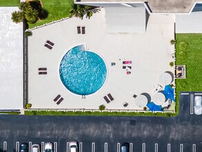 2000 Presidential Way in West Palm Beach, FL - Building Photo - Building Photo