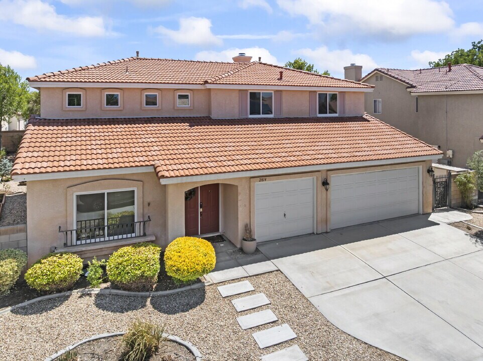 2814 Caruso Ln in Lancaster, CA - Foto de edificio
