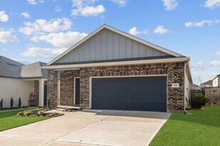 614 Edge Lake Ct in Montgomery, TX - Building Photo