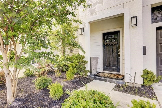 1057 W 25th St in Houston, TX - Building Photo - Building Photo