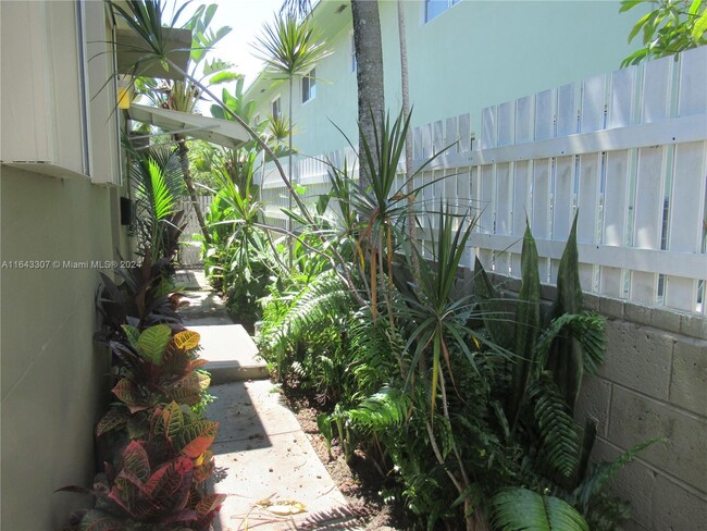 1645 Jackson St in Hollywood, FL - Building Photo - Building Photo