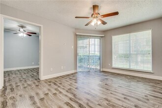 18333 Roehampton Dr-Unit -917 in Dallas, TX - Building Photo - Building Photo