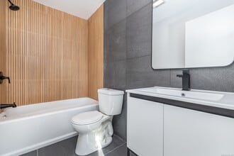 1252 Main St in East Hartford, CT - Building Photo - Building Photo