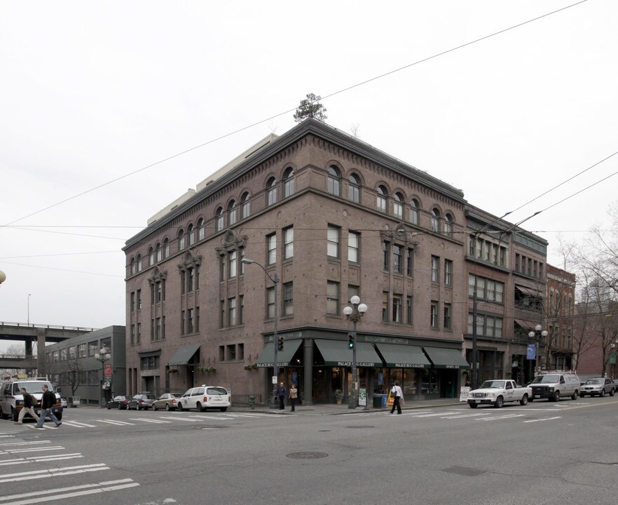 323 1st Ave S in Seattle, WA - Foto de edificio