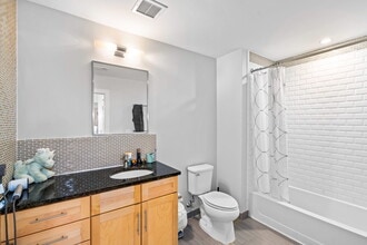 1501 Commonwealth Ave, Unit 103 in Boston, MA - Building Photo - Building Photo