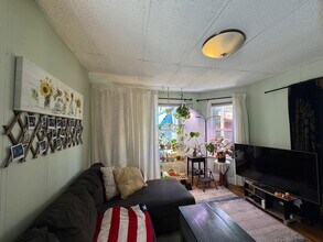 197R Elm St, Unit 1 in Somerville, MA - Building Photo - Building Photo