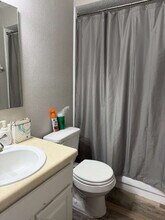 7665 Jana Ln S in Jacksonville, FL - Foto de edificio - Building Photo