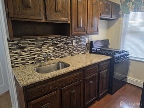 604 Freeman St in Lyndhurst, NJ - Building Photo - Building Photo