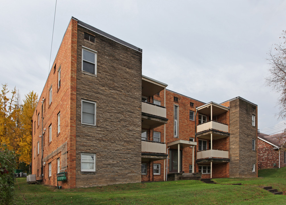 1306 Fawcett St in McKeesport, PA - Building Photo