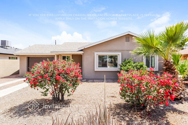 property at 1629 E Oak St