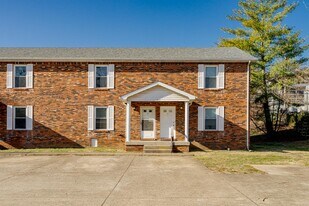 313 Berkley Ct in Radcliff, KY - Building Photo