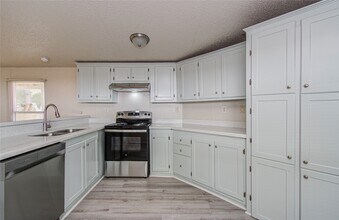 13704 Lookout Ct in Willis, TX - Building Photo - Building Photo