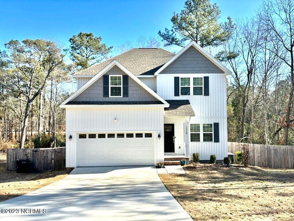 120 Sandhills Cir in Pinehurst, NC - Building Photo