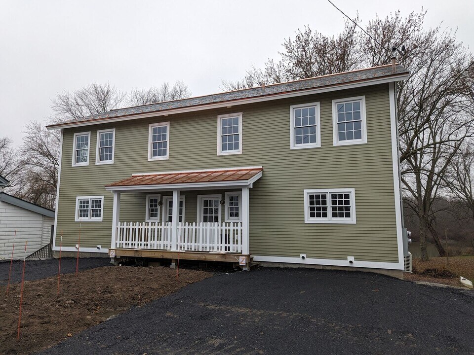 86 S Water St-Unit -Unit A in Vergennes, VT - Building Photo