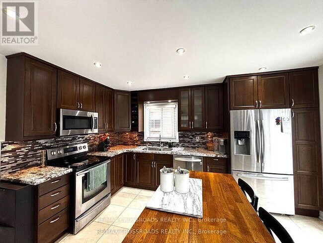 6439 Longspur Rd in Mississauga, ON - Building Photo - Building Photo