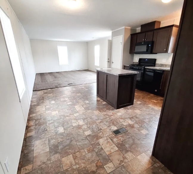 9791 Spinnaker Dr in Ira, MI - Foto de edificio - Building Photo