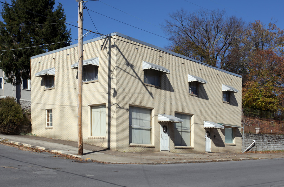 737 Gaston Ave in Fairmont, WV - Foto de edificio