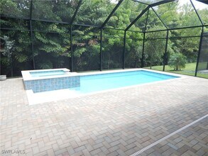 11331 Jacaranda Dr in Naples, FL - Foto de edificio - Building Photo