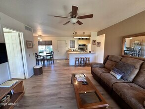 17031 E El Lago Blvd in Fountain Hills, AZ - Foto de edificio - Building Photo