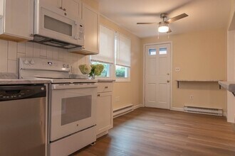 144 Blanchard Rd in Belmont, MA - Foto de edificio - Building Photo