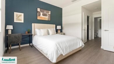 7301 Lake Bank Lp, Unit C3-303 in Ft. Myers, FL - Foto de edificio - Building Photo