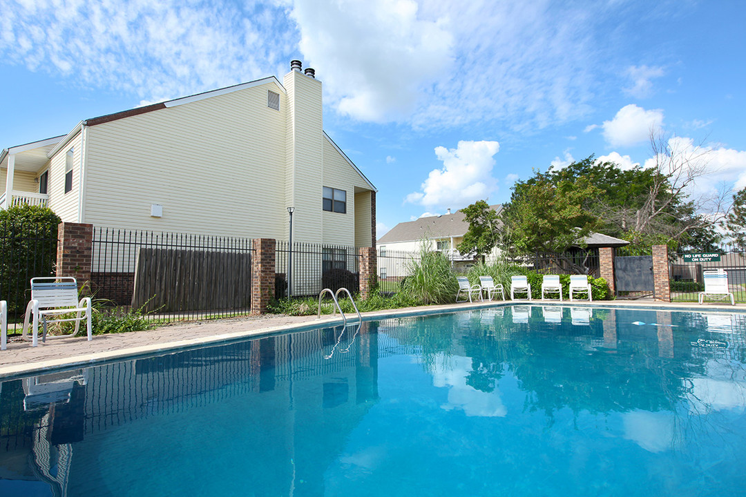 Buttonwood Tree Apartments in Wichita, KS - Building Photo