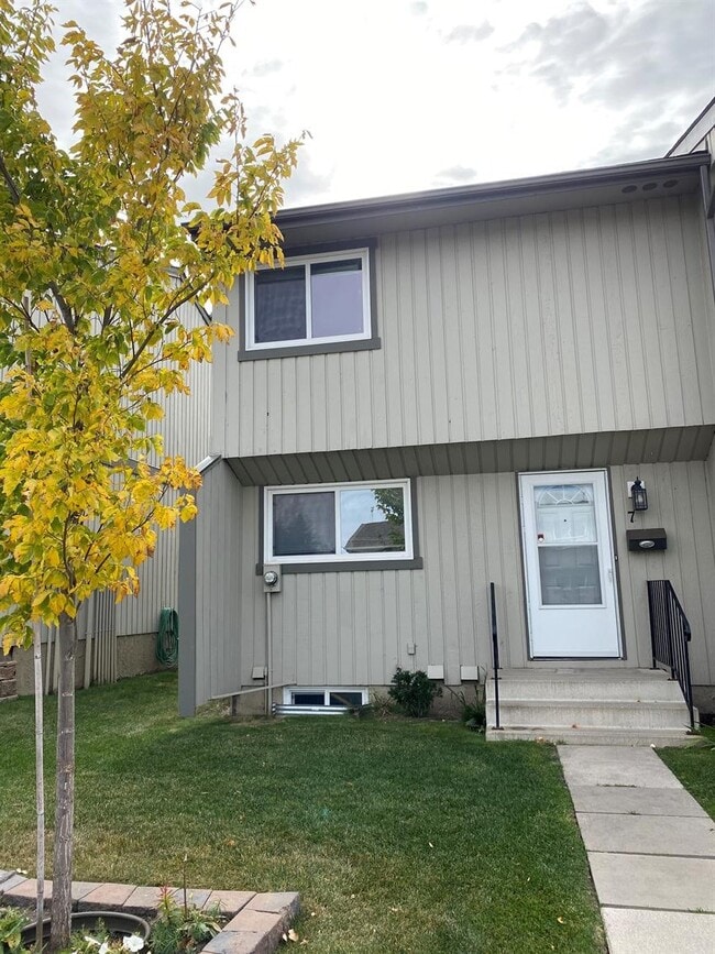 property at 195 Manora Pl NE