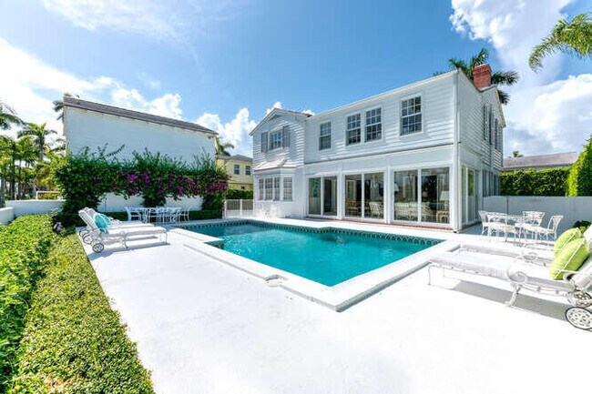 229 Pendleton Ave in Palm Beach, FL - Foto de edificio - Building Photo