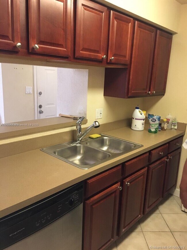 949 Riverside Dr in Coral Springs, FL - Building Photo - Building Photo