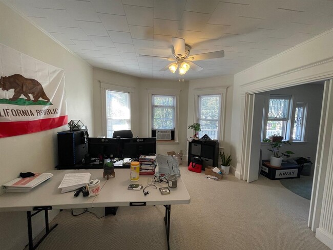 105 Bromfield Rd, Unit 2 in Somerville, MA - Building Photo - Building Photo