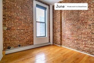 Private bedroom in 4 bed/4 bath Home in New York, NY - Building Photo - Building Photo