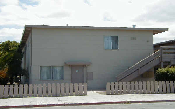 596 Chestnut St in Redwood City, CA - Foto de edificio - Building Photo