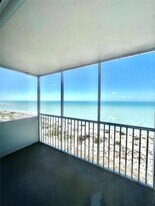 633 Alhambra Rd in Venice, FL - Building Photo
